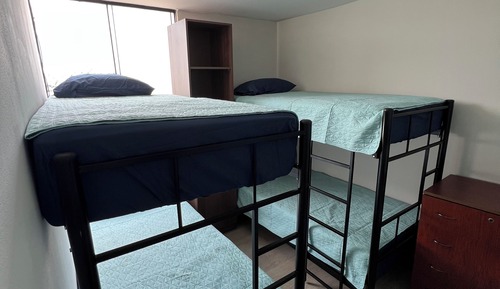 Dormitorio compartido básico, vistas a la ciudad