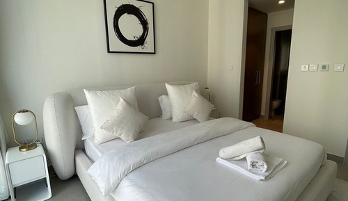 Apartamento ejecutivo, balcón, vistas a la piscina