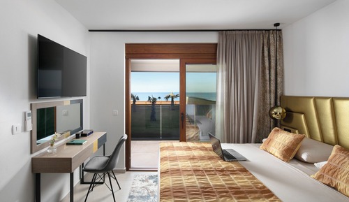 Apartamento de lujo, 2 habitaciones, vistas al mar