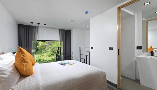 Loft de diseño, balcón, vistas al jardín