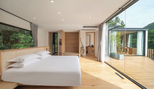Suite superior, vistas a la colina