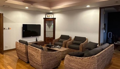 Suite presidencial, varias camas, balcón, vistas a la ciudad