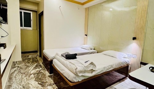 Habitación con 1 cama doble o 2 individuales, vistas a la ciudad