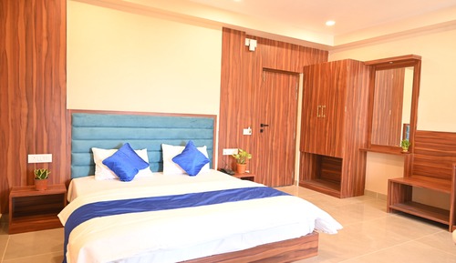 Habitación triple de lujo, balcón, vistas al jardín