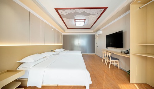 Habitación cuádruple sénior, balcón, vistas al jardín