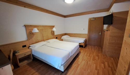 Habitación triple clásica, balcón, vistas al lago