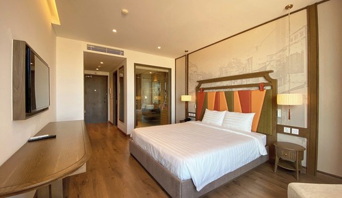Habitación Premium, 1 cama de matrimonio grande con sofá cama, vistas parciales al mar