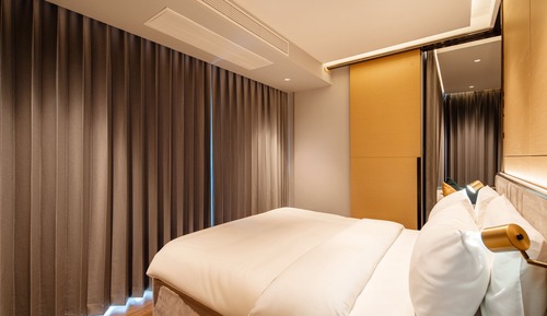 Premier Suite with Sky Garden and City View