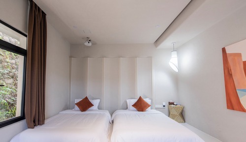 Habitación clásica con 2 camas individuales, balcón, vistas al mar