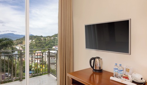 Habitación triple Deluxe, balcón, vistas a la montaña