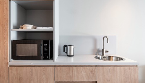 Suite, 1 cama de matrimonio con sofá cama, cocina básica, vistas a la ciudad