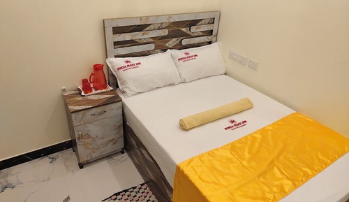 Habitación estándar con 1 cama doble o 2 individuales, vistas a la piscina