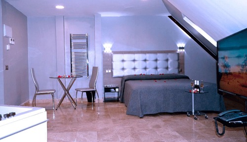 Habitación doble, bañera de hidromasaje (Suite matrimonial con jacuzzi)