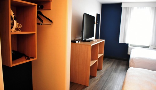 Habitación, varias camas
