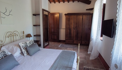 Habitación junior con 1 cama doble o 2 individuales, vistas a la colina