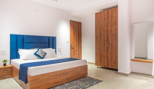Apartamento de lujo, balcón, vistas a la colina