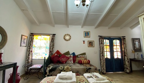 Habitación triple, patio