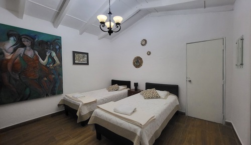 Habitación con 2 camas individuales, patio