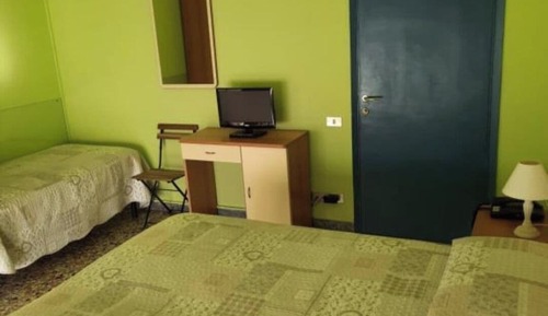 Habitación triple básica, balcón, vistas a la ciudad