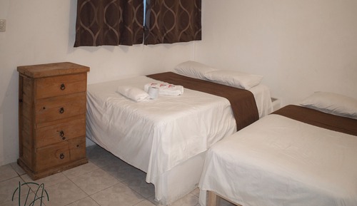 Habitación Confort con 1 cama doble o 2 individuales, vistas a la piscina