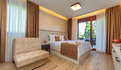 Habitación triple estándar, balcón