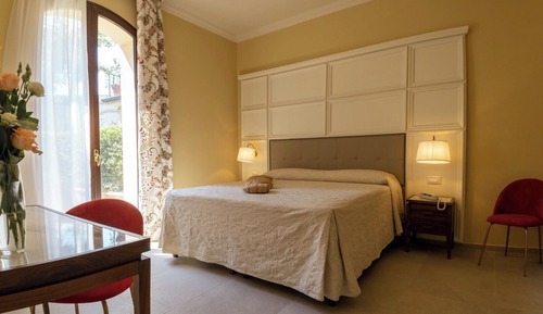 Habitación superior, vistas al jardín