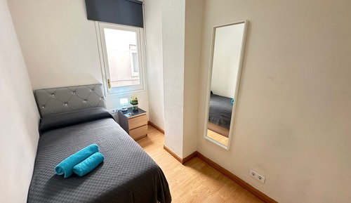 Habitación individual, baño compartido
