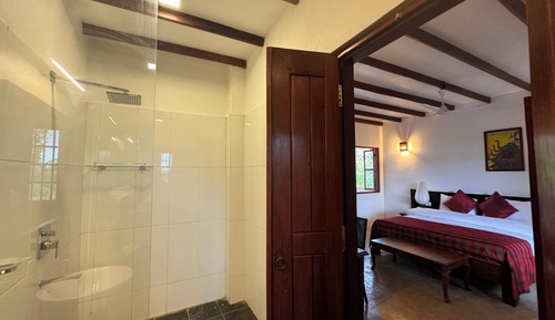 Habitación Deluxe con 1 cama doble o 2 individuales, balcón, vistas a la laguna