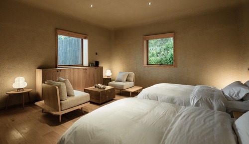 Habitación básica con 2 camas individuales, vistas a la montaña