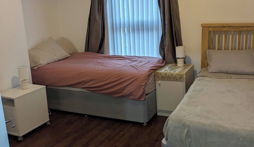 Dormitorio compartido, 3 habitaciones