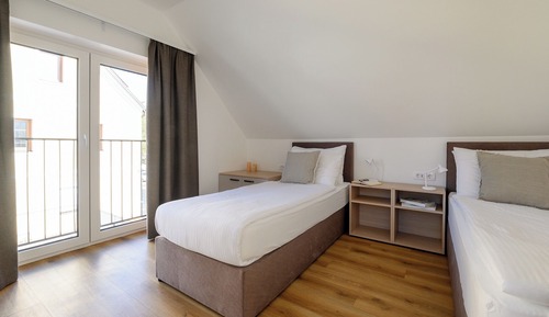 Habitación familiar con 1 cama doble o 2 individuales, vistas al río