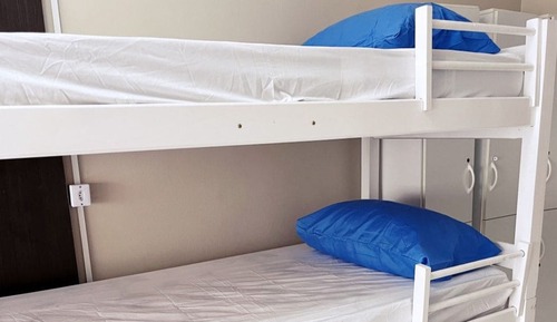 Dormitorio compartido estándar