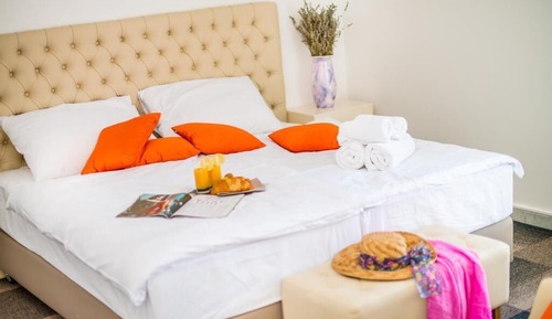 Habitación económica con 1 cama doble o 2 individuales, balcón, vistas a la ciudad