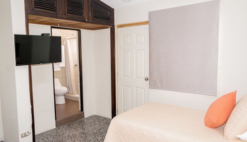 Habitación básica con 1 cama doble o 2 individuales