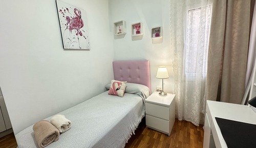 Habitación individual, baño compartido