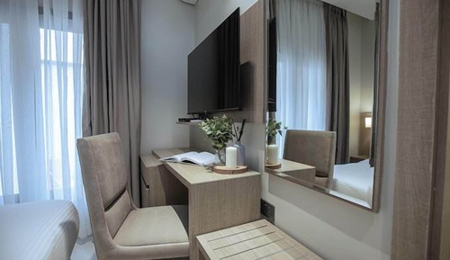 Habitación económica, balcón, vistas a la ciudad
