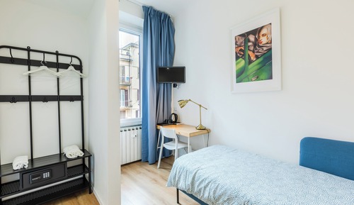 SINGLE ROOM