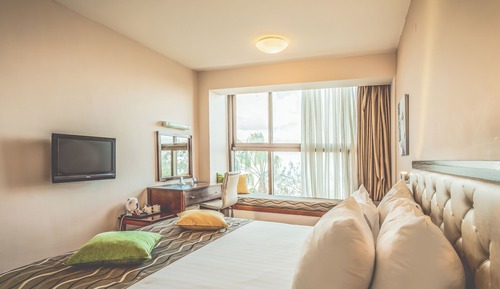 Habitación superior con 1 cama doble o 2 individuales, vistas a la bahía