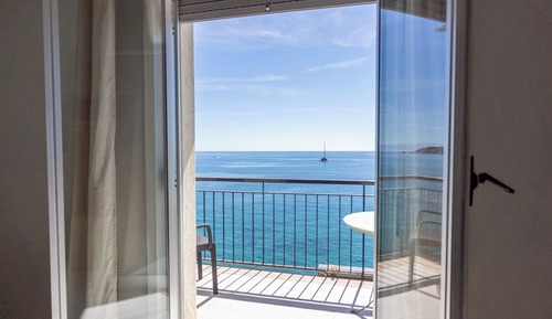 Estudio superior, balcón, vistas al mar