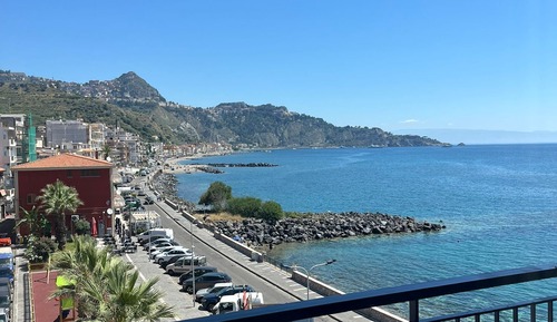 Apartamento superior, balcón, vistas parciales al mar