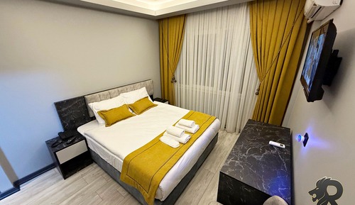 Habitación básica doble de uso individual, 1 cama doble, fumadores, baño privado