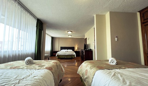 Habitación cuádruple familiar, vistas a la ciudad