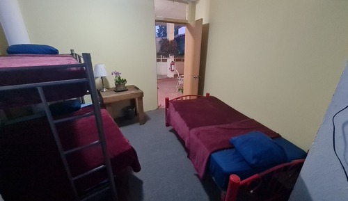 Habitación cuádruple básica, varias camas, no fumadores, vistas a la ciudad