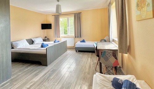 Habitación cuádruple básica, baño privado, planta baja