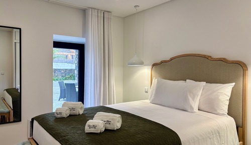 Casa exclusiva, varias habitaciones, cocina, vistas al jardín