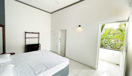 Habitación Confort, balcón, vistas a la piscina