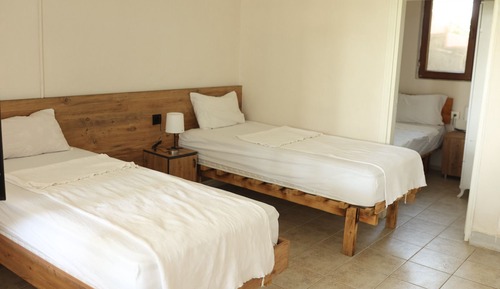 Habitación familiar con 1 cama doble o 2 individuales, balcón, vistas al mar