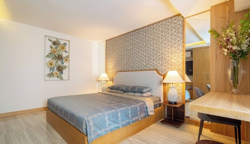 Suite estudio junior, 1 cama doble, vistas a la piscina