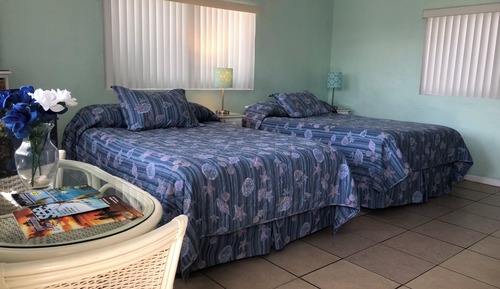 Habitación clásica, 2 camas de matrimonio, vistas al jardín