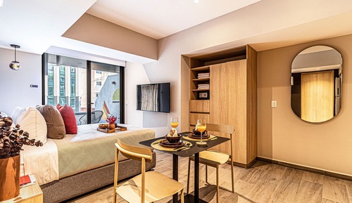 Loft junior, balcón, vistas a la ciudad
